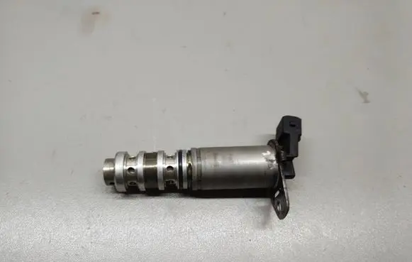 BMW 5 F10 F11 Camshaft vanos timing valve 13150943