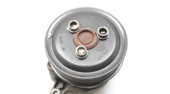 Volkswagen Golf VI Water pump 03F121031A