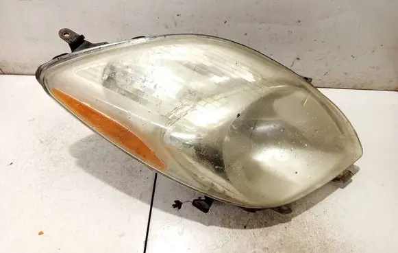 Toyota Yaris Headlight/headlamp