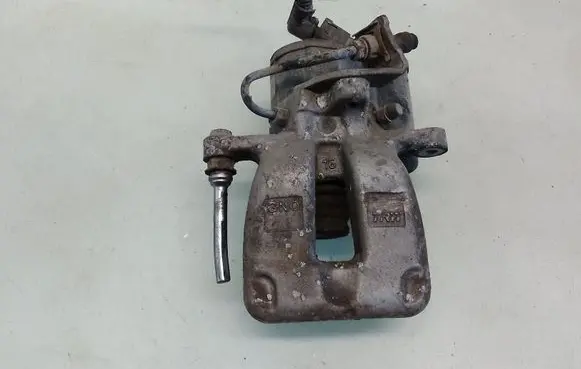 Volkswagen PASSAT B6 Front brake caliper