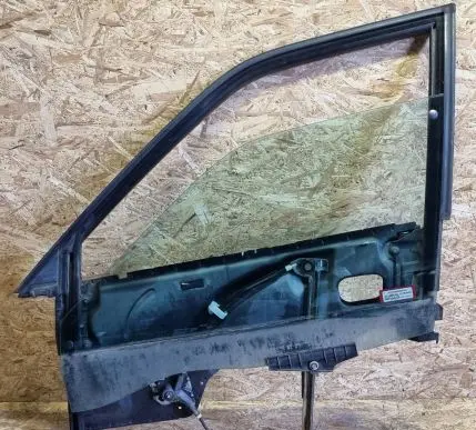 Audi 80 90 B3 Front door window/glass frame 