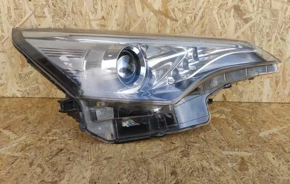 Toyota Avensis T270 Headlight/headlamp 27014140
