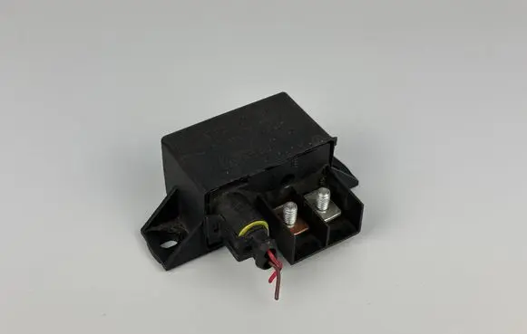 Mercedes-Benz E W211 Charging relay A0025426419 0332002167