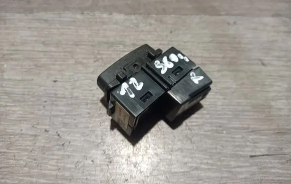 Volvo S80 Central locking switch button 31318988