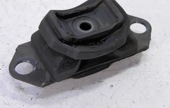 Renault Megane II Gearbox mounting bracket 8200358147