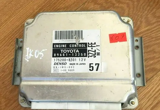 Toyota Corolla E120 E130 Engine control unit/module 8966113250 1752008301