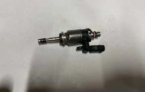 Seat Leon (5F) Fuel injector 04E906036AD