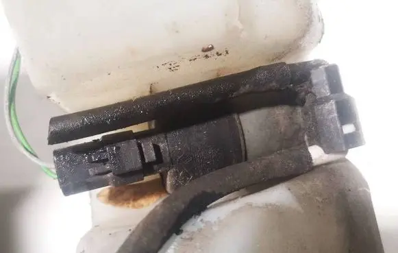 Dacia Sandero Windscreen/windshield washer pump 