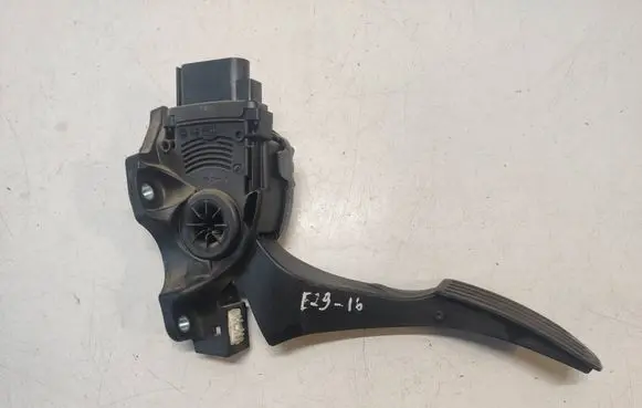 Volvo V70 Accelerator throttle pedal 6G929F836DD