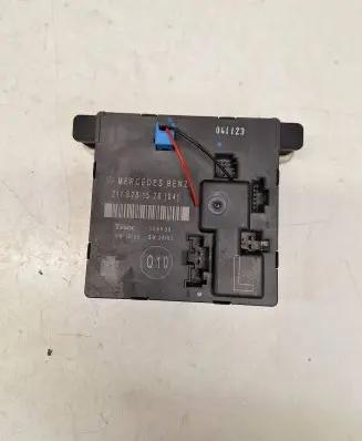 Mercedes-Benz E W211 Door control unit/module 2118201526 356805