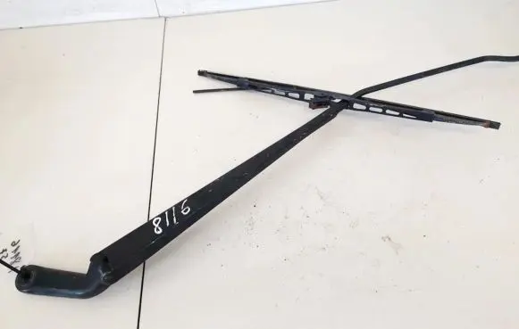 Peugeot 206 Front wiper blade arm