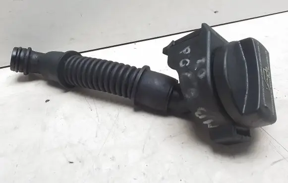 Mercedes-Benz B W245 Oil fill pipe A6400100369