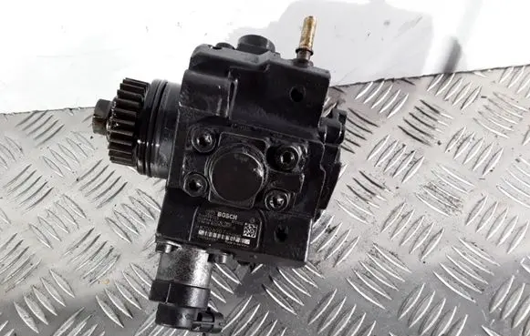 Nissan Qashqai Fuel injection high pressure pump 8200690744 0445010223