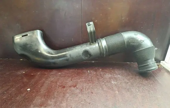 Mercedes-Benz C W203 Air intake hose/pipe A6110940587 9884859