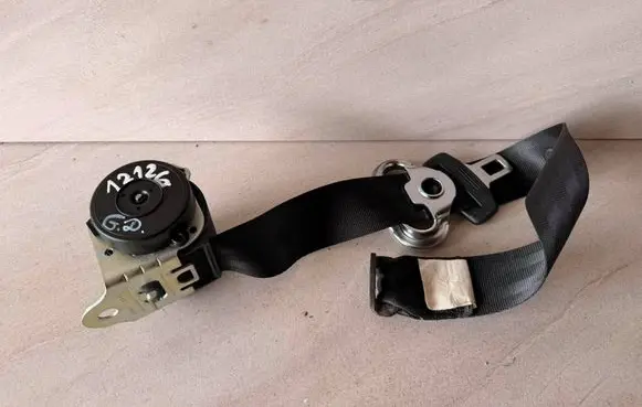 Skoda Yeti (5L) Rear seatbelt 5L6857447 615180800B