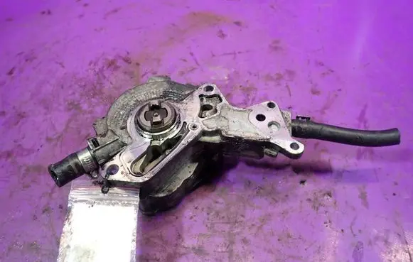 Volkswagen PASSAT B5.5 Vacuum pump 038145209N