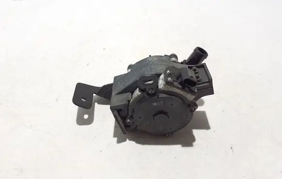 Renault Austral Electric auxiliary coolant/water pump 210111797R
