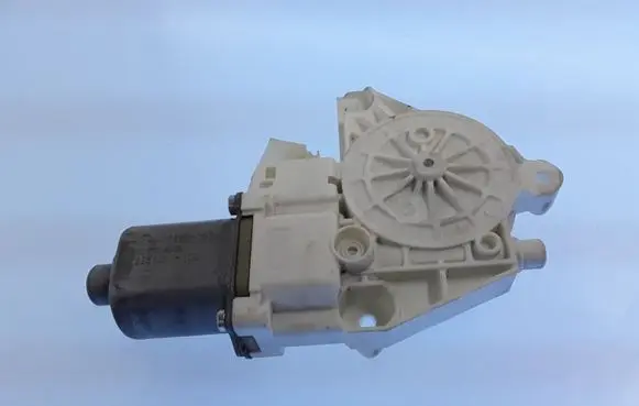 Mercedes-Benz ML W166 Front door window regulator motor A1669060801 0130822756