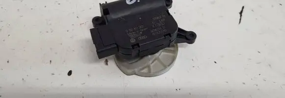 Audi A4 S4 B7 8E 8H Air flap motor/actuator 0132801302 8E1820511C 663827HD