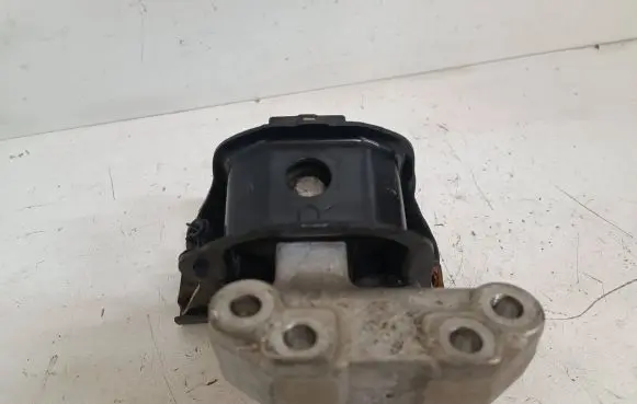 Peugeot 208 Engine mount bracket 9671185380