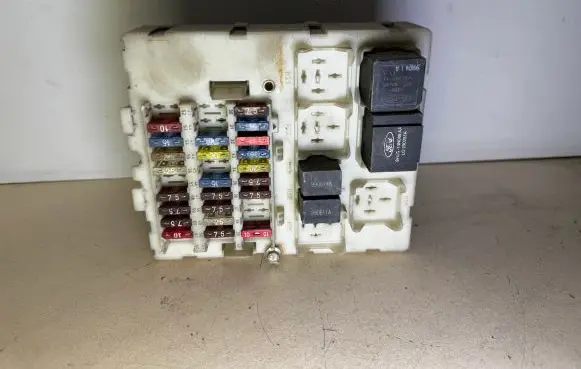 Ford Focus Fuse module 98AG14A073AG 98AG14A073 518234802