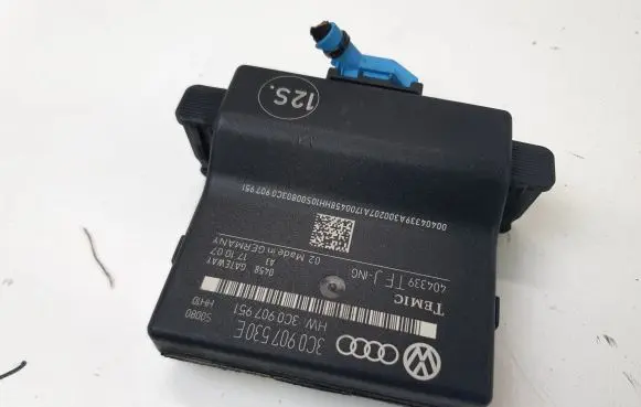 Volkswagen PASSAT B6 Gateway control module 3C0907530E