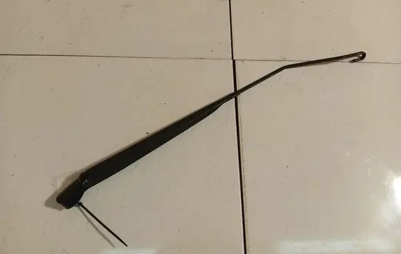 Front wiper blade arm