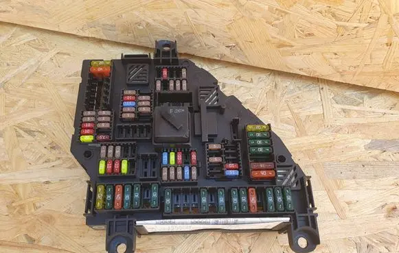 BMW 5 F10 F11 Fuse module 217033452F 00799220 9234423