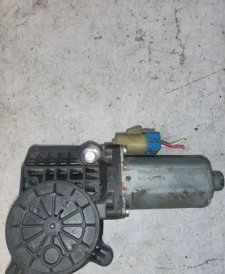 Mercedes-Benz ML W163 Front door window regulator motor 990407100