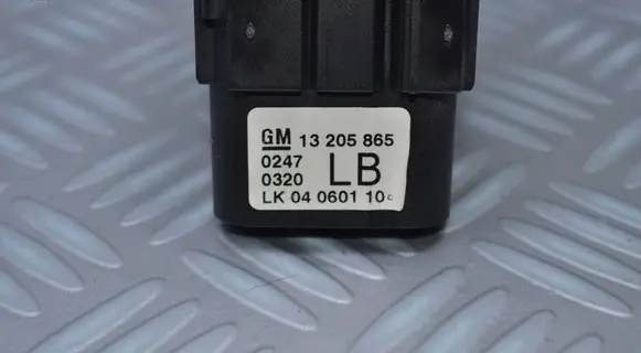 Opel Zafira B Light switch 13205865 0320 0247