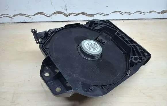 BMW 4 F32 F33 Subwoofer speaker 9210148