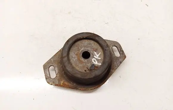 Peugeot RCZ Engine mount bracket 