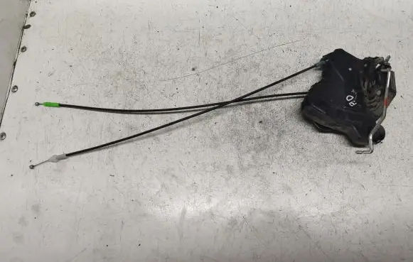 Toyota Verso Front door lock