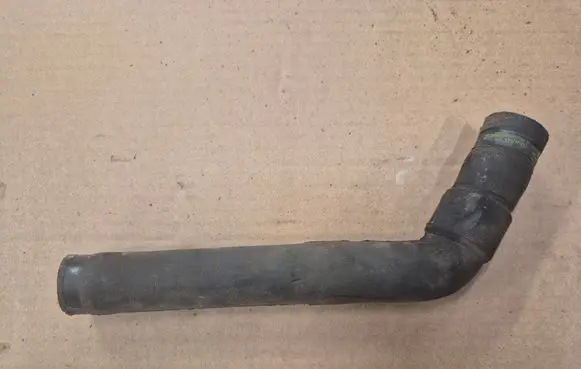 Volkswagen PASSAT B3 Breather/breather pipe/hose 037133394P