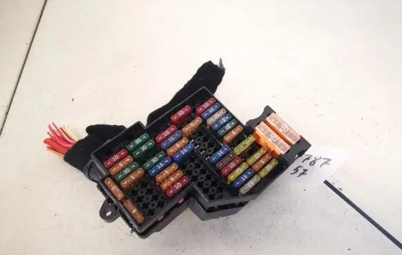Volkswagen Touareg I Fuse box set 7l0941828