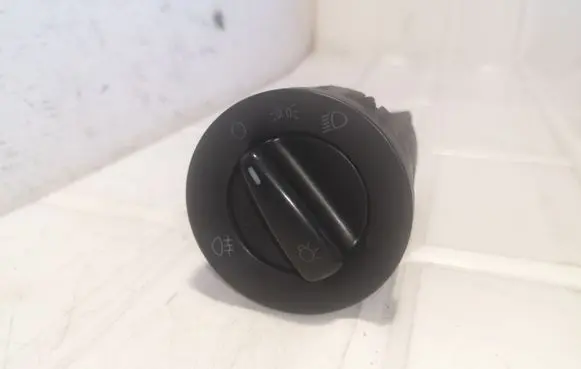 Volkswagen Golf IV Light switch 1C0941531