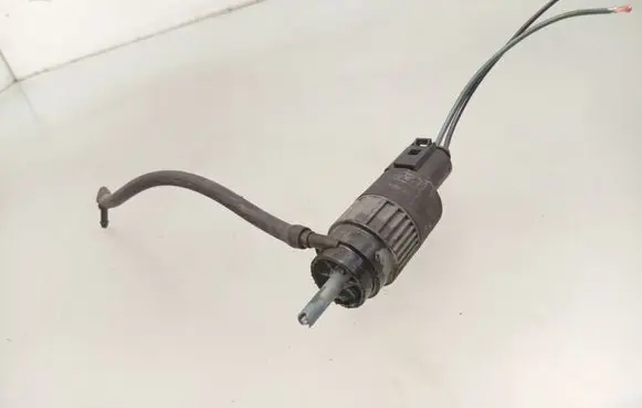 Ford Mondeo MK IV Windscreen/windshield washer pump 6M2113K082AB