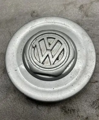 Volkswagen PASSAT B4 R20 wheel hub/cap/trim 357601149G