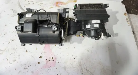 Land Rover Discovery 3 - LR3 Interior heater climate box assembly 18C424