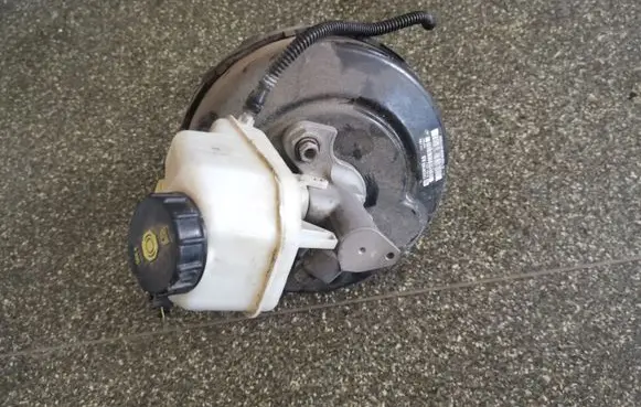 Opel Insignia A Brake booster 13228183