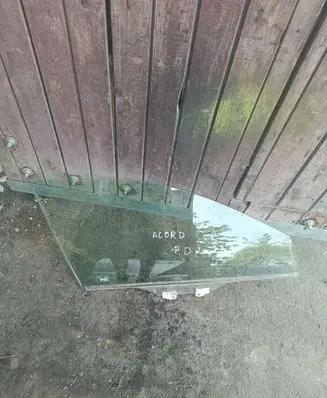 Honda Accord Front door window glass four-door