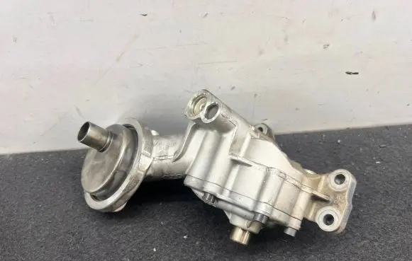 Audi A4 S4 B7 8E 8H Oil pump 059115105