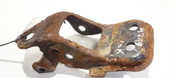 Subaru Legacy Bracket in trunk/boot 