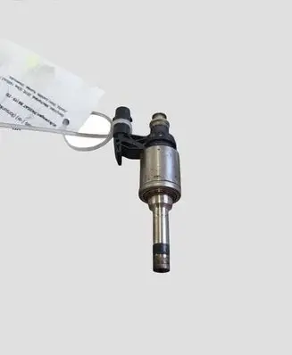 Volkswagen PASSAT B8 Fuel injector 04E906036AF
