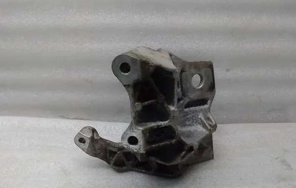 Volvo V60 Engine mounting bracket 31401633