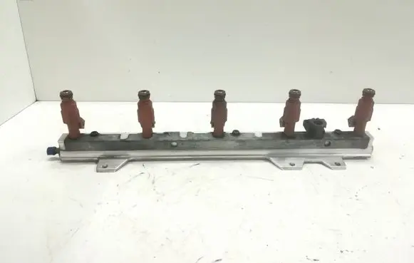 Volvo V70 Fuel main line pipe