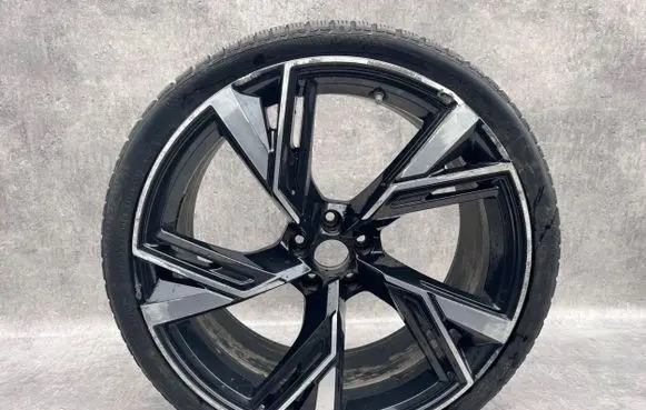 Audi RS6 C8 R22 alloy rim 