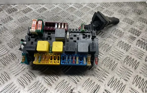 Mercedes-Benz A W176 Fuse module A2469060093