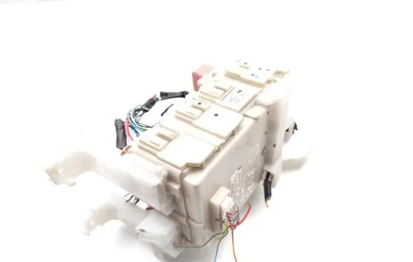 Toyota Auris 150 Fuse module 82730-02120 0208-7G18 82730-02120-A