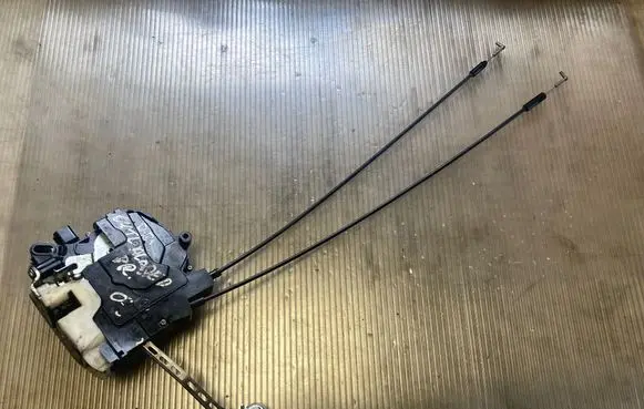 Mitsubishi Outlander Front door lock